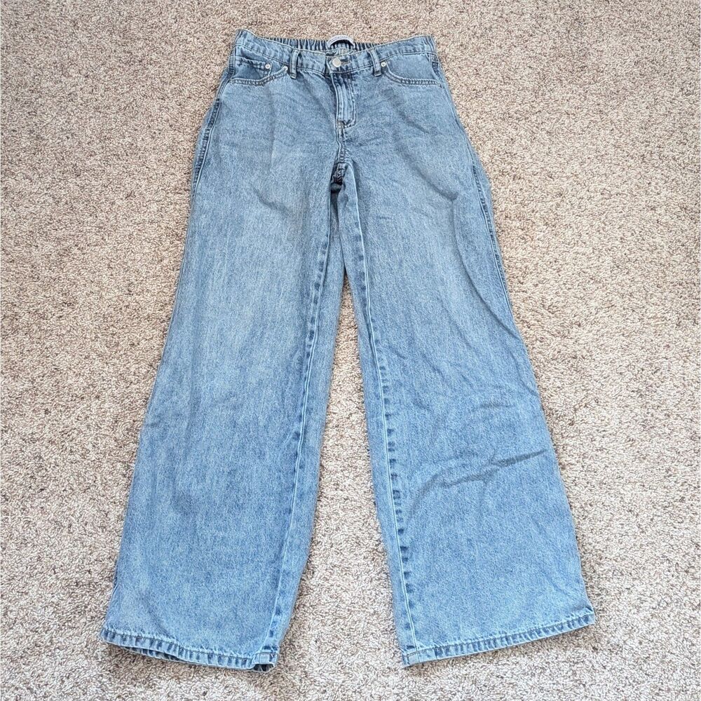 Vanilla Star Light-wash Blue Wide-leg Baggy Denim Jeans with a relaxed Y2K style
